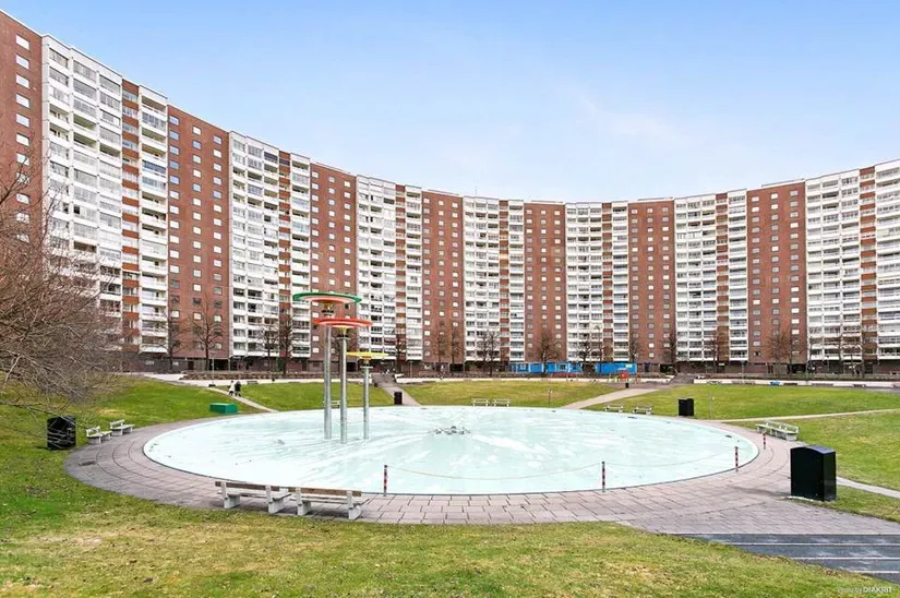 Garden - Apartment with Rental Unit in Täby