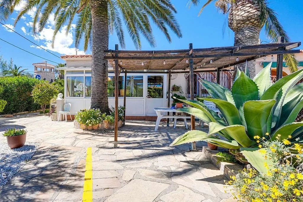 Terrace - Chalet with Pool and Terrace in Mont-Roig