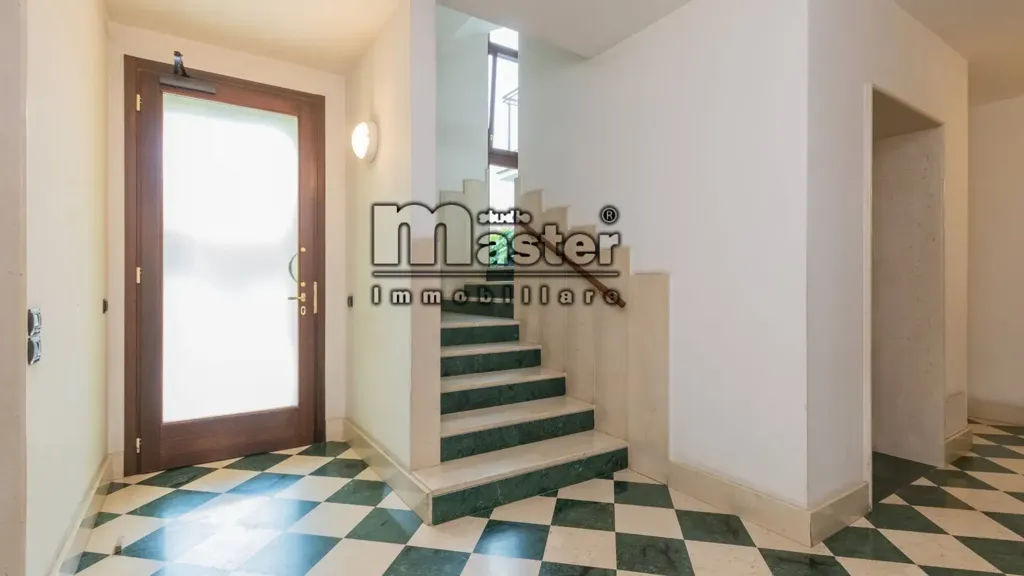 Entrée - Attico with South-Facing Terrace in Treviso