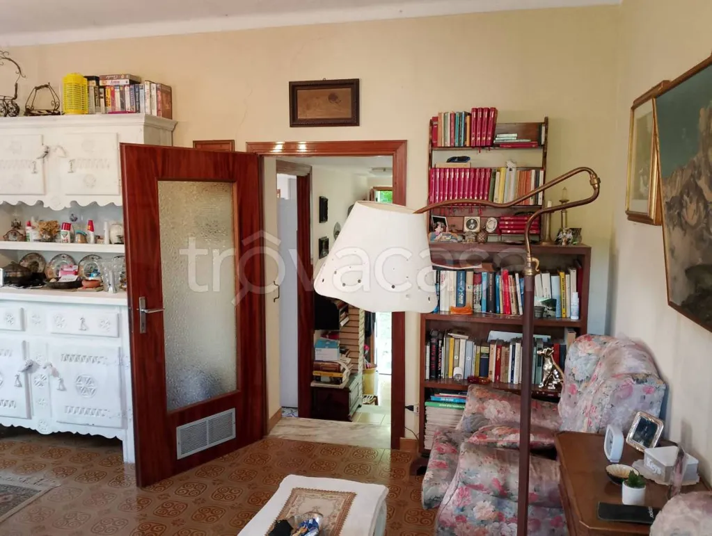 Living Room - Independent Villa with Private Garden in Barge