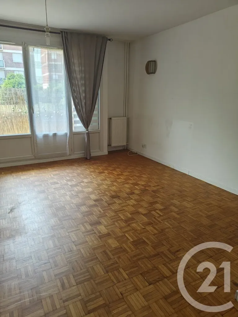 Soggiorno - 3-Bed Flat with Balcony in Morangis Centre