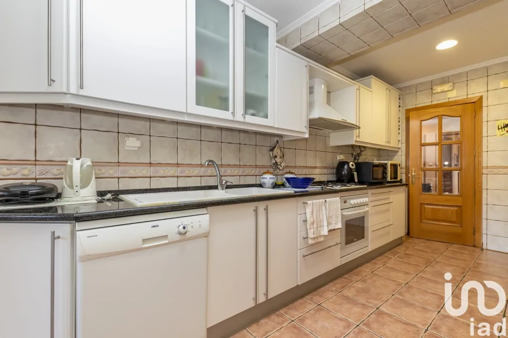 Cucina - 3-Bedroom Apartment with Ferry Access in Almada