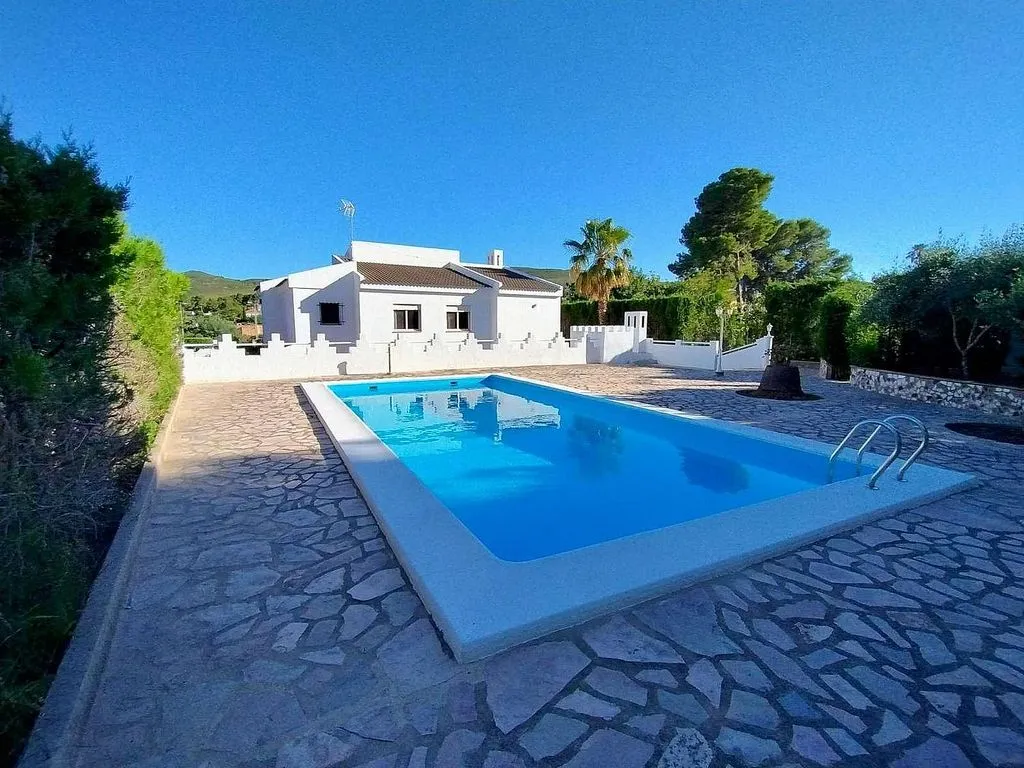 Piscine - Chalet with Pool and Terrace in Turís