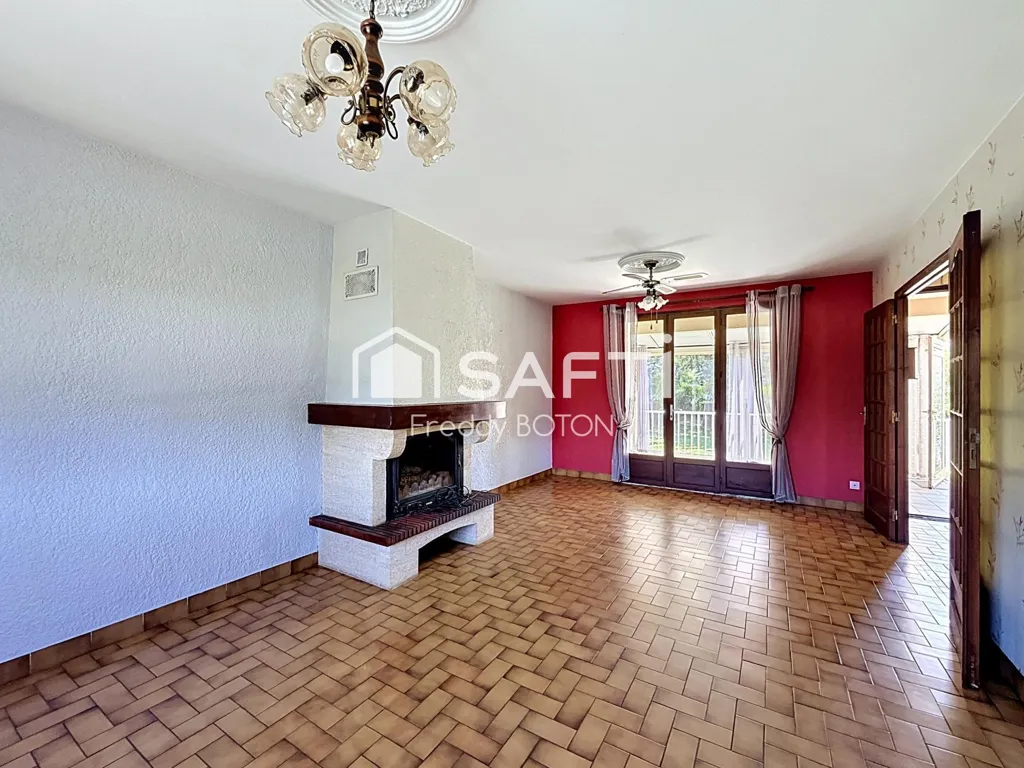 Living Room - 1980s House with Garden in Secondigny