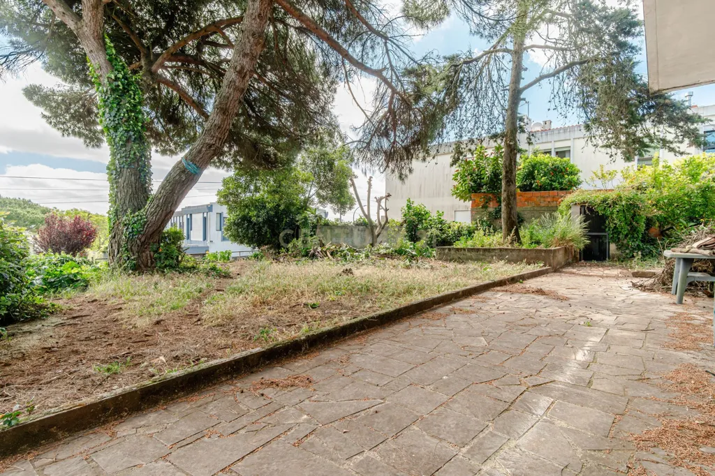Aed - T6+1 House with Garden in Alfragide Norte