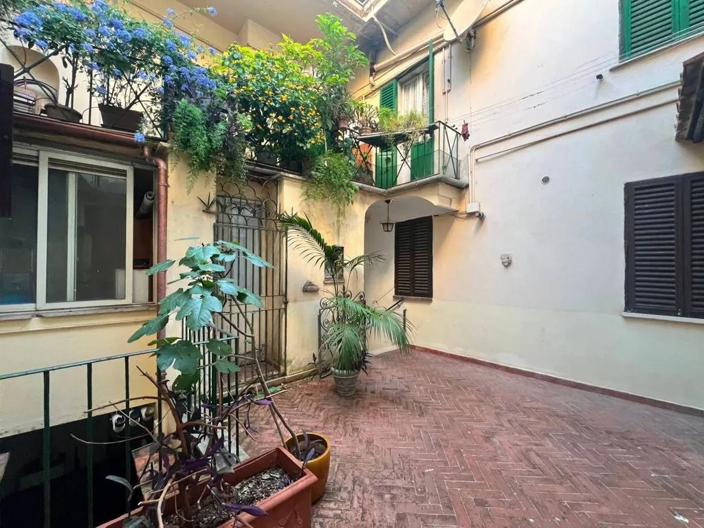 Aed - Luxury Flat with Historic Views in Rome