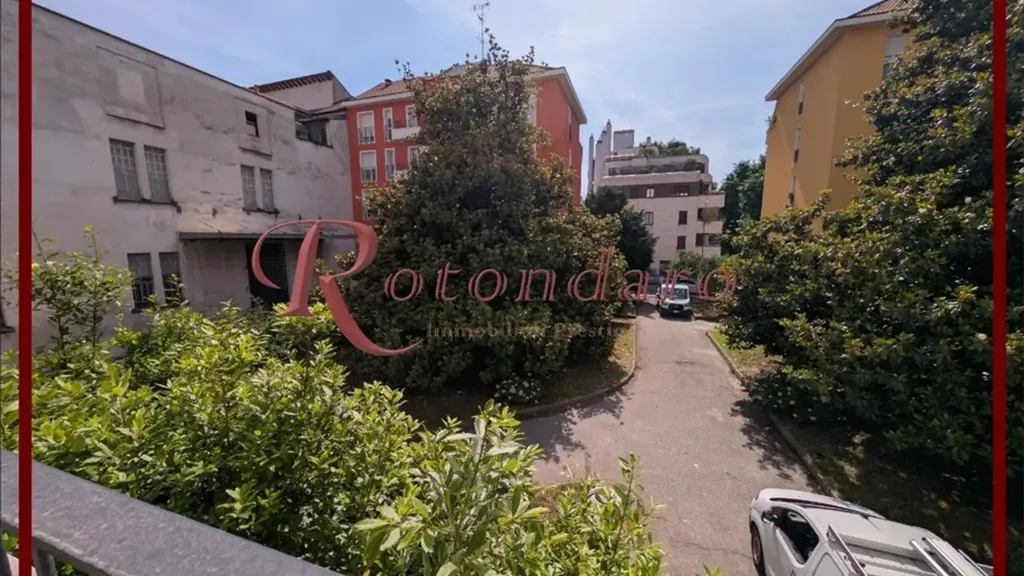 Balcon - Fully Furnished Triplex in Milan