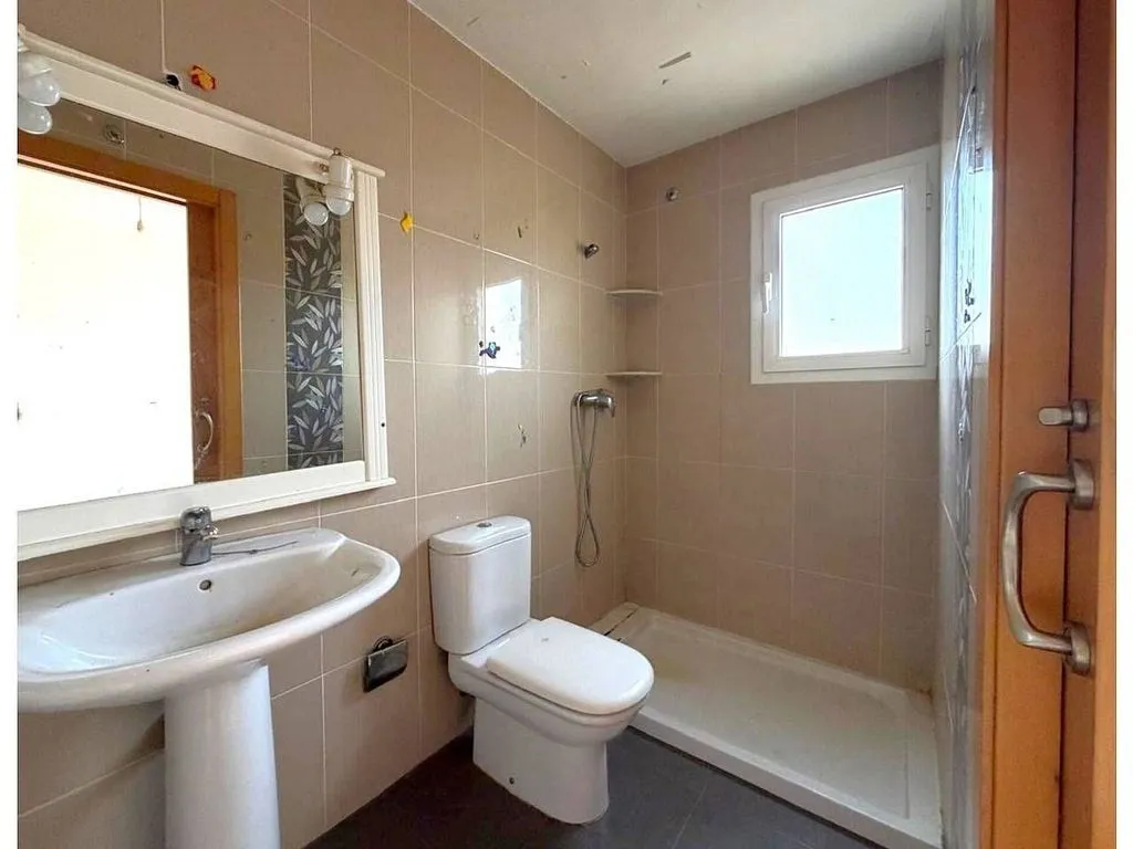 Salles de bain - Apartment with Balcony in Almansa