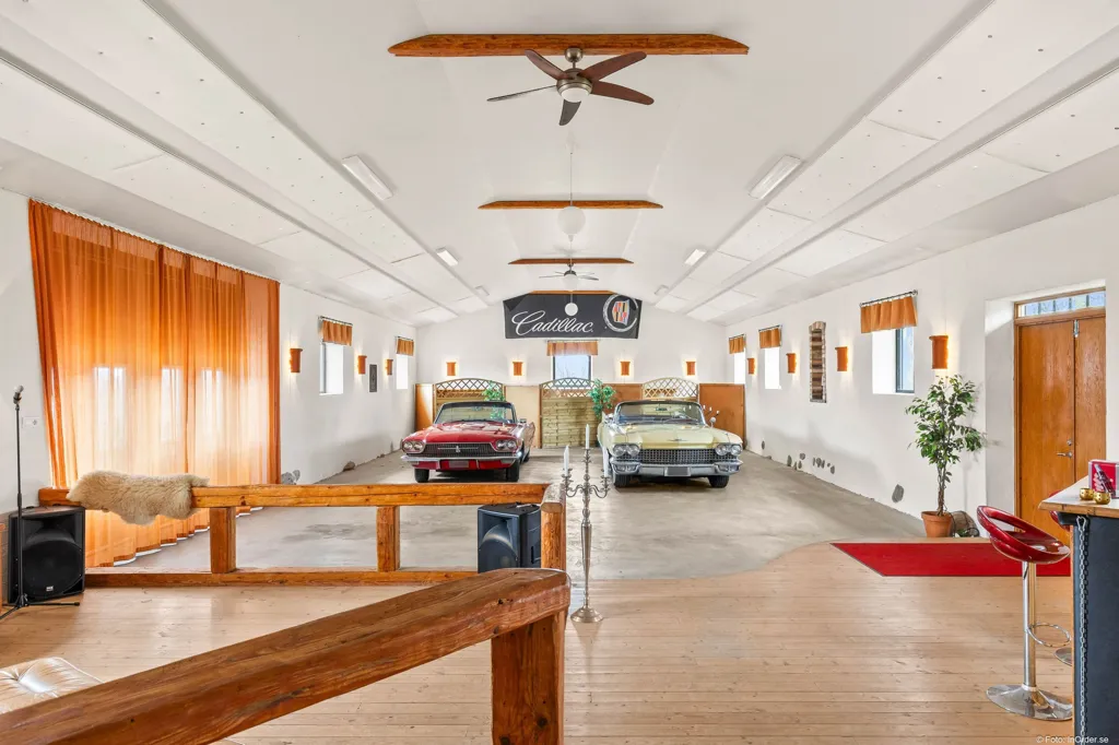Garage - Two-Storey Villa with Workshop in Alesta, Sjöbo