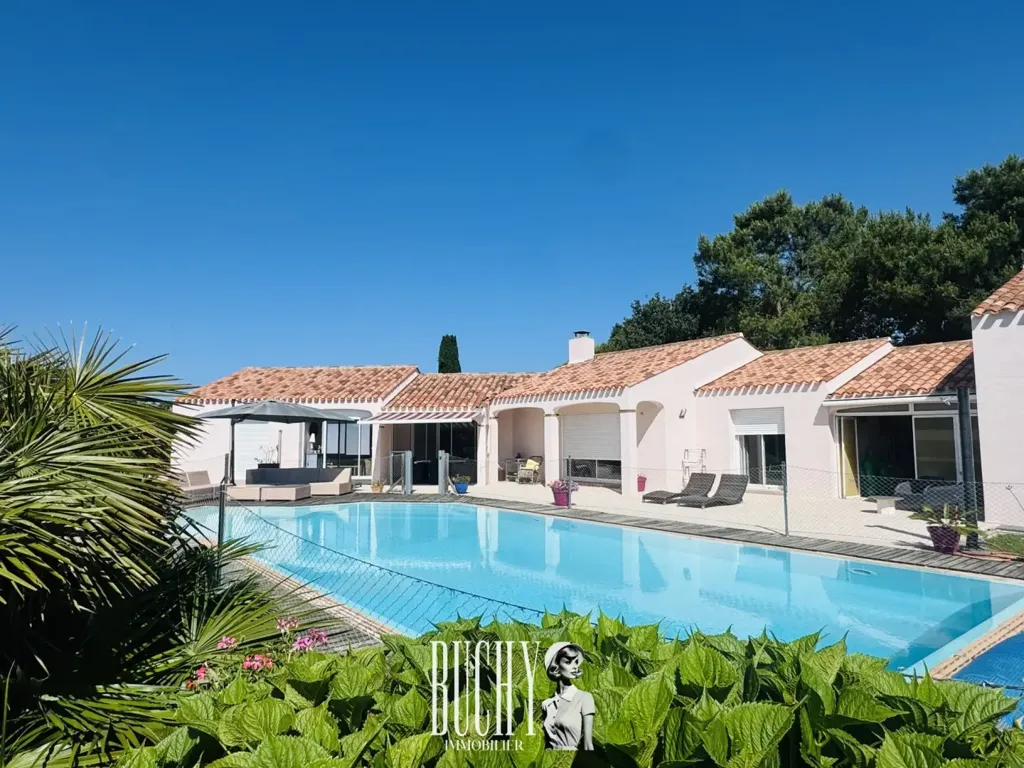 Piscine - Villa avec Piscine à Château d'Olonne