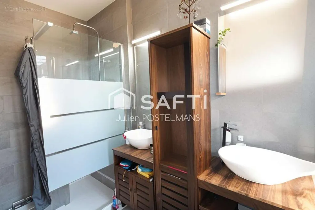 Salles de bain - Maison 8 pièces à Lisieux