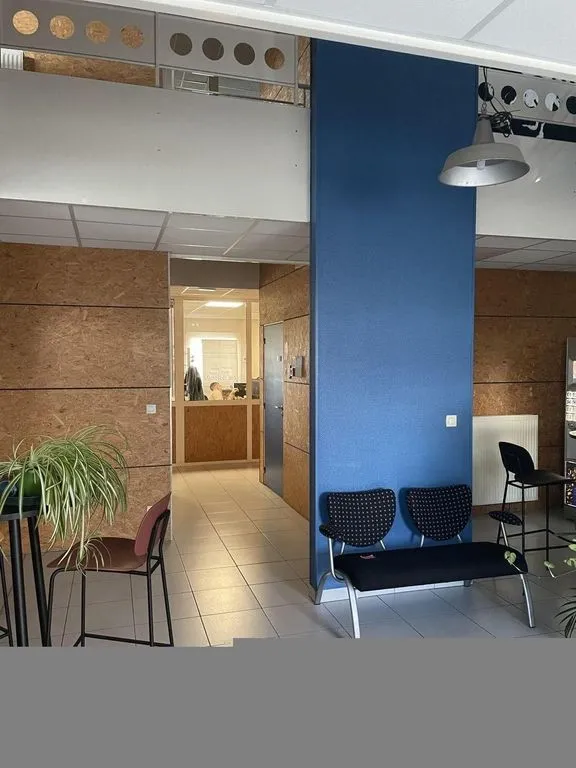 Kabinet - Office Space with Terrace in La Chapelle-Saint-Luc