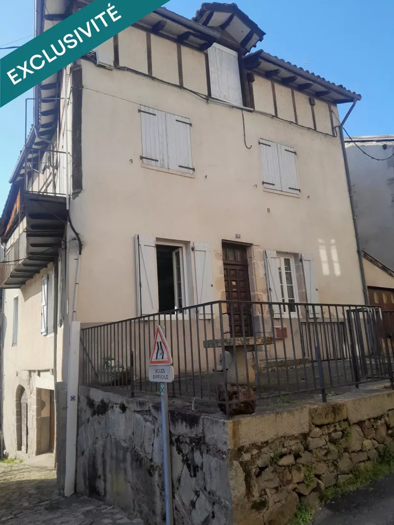 Extérieur - Maison en Pierre avec Terrasse au Centre de Laroquebrou