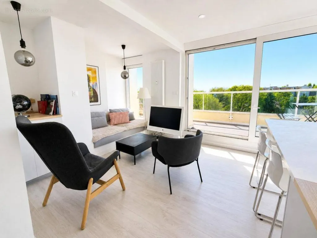 Living Room - Apartment with Terrace in Canon d'Or