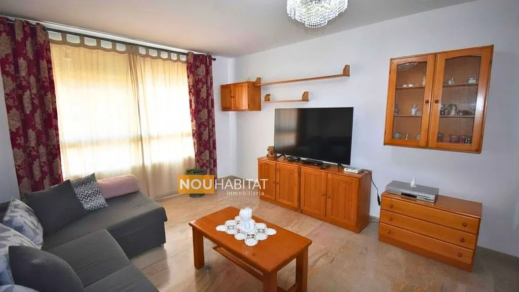 Séjour - Apartment with Balcony and Garage in Montroy