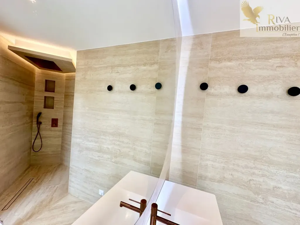 Salles de bain - Villa avec piscine et jardin à Sanary-sur-Mer