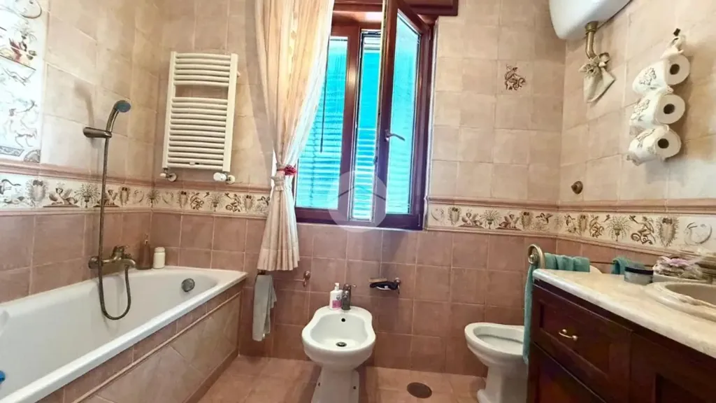 Salles de bain - Apartment with Balconies in Central Naples