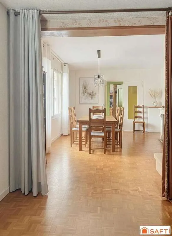 Salle à manger - Maison avec Piscine Chauffée à Saint-Chéron