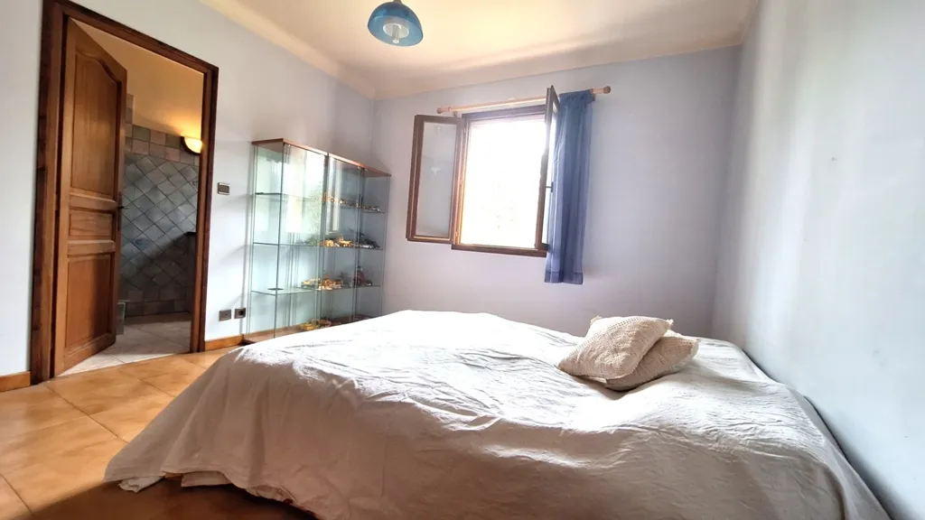 Chambres - Maison avec terrasse et jardin à Lauris