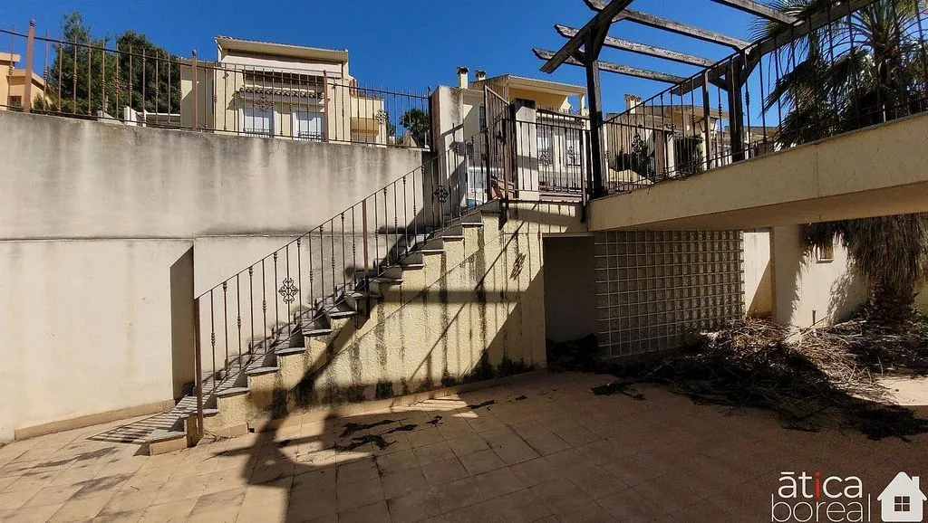 Rooms - Duplex for Renovation with Garden in Torreguil