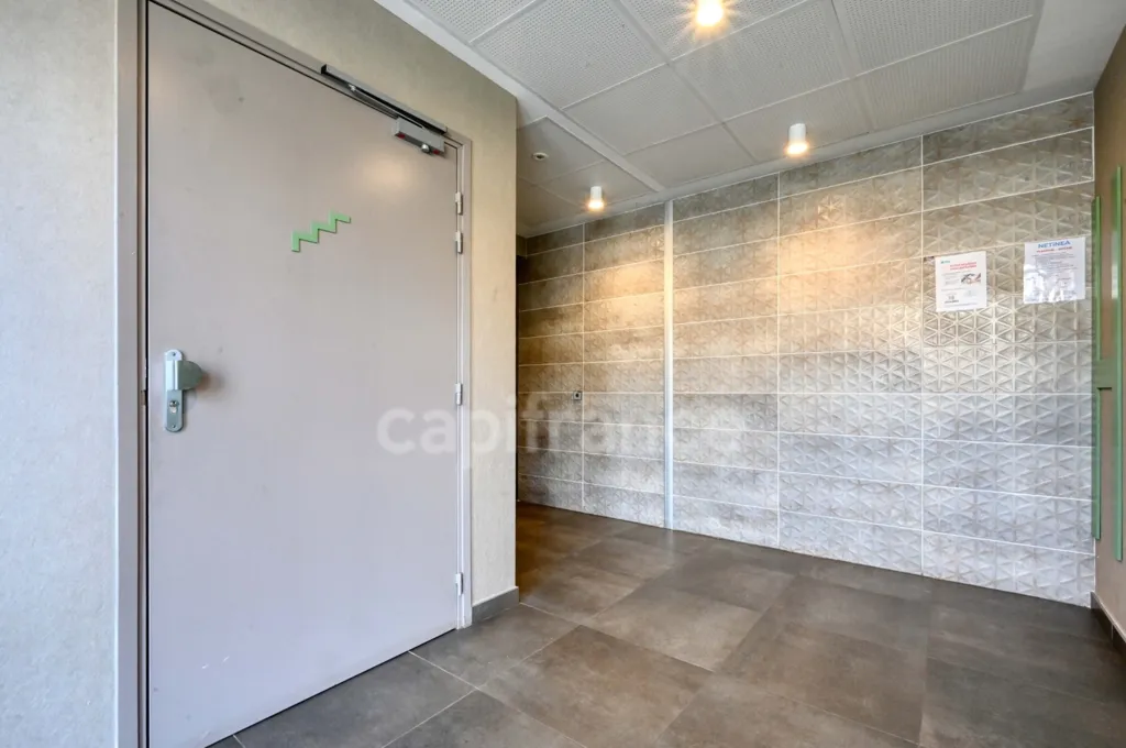 hallway_entrance