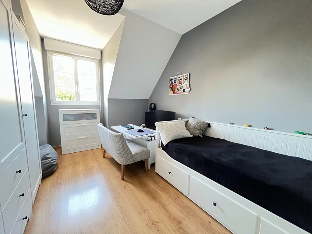 Chambres - Pavillon avec Garage Double dans un Cadre Calme