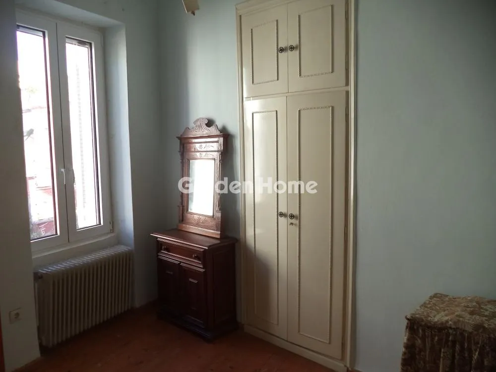 Magamistoad - Partially Renovated Villa in Egio Centre