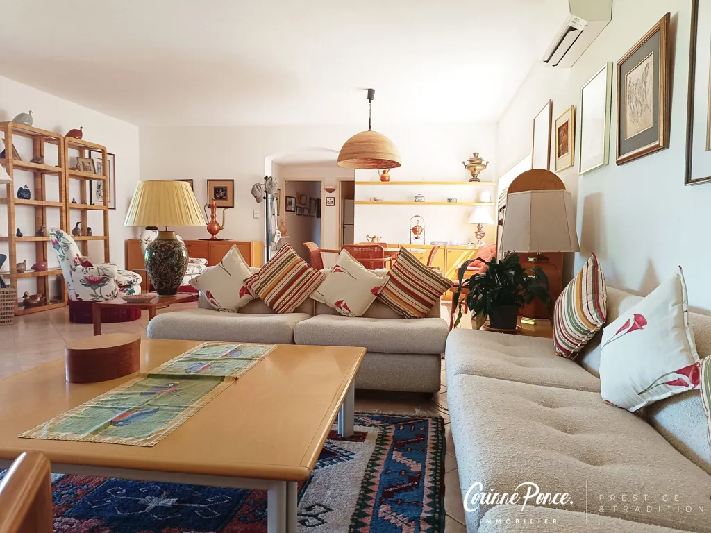 Séjour - Villa de Plain-Pied avec Piscine à Garons