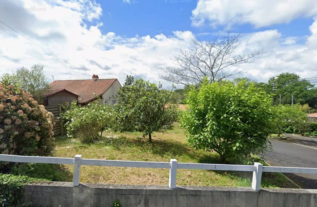 Aed - Buildable Land with Architectural Potential in Vertou