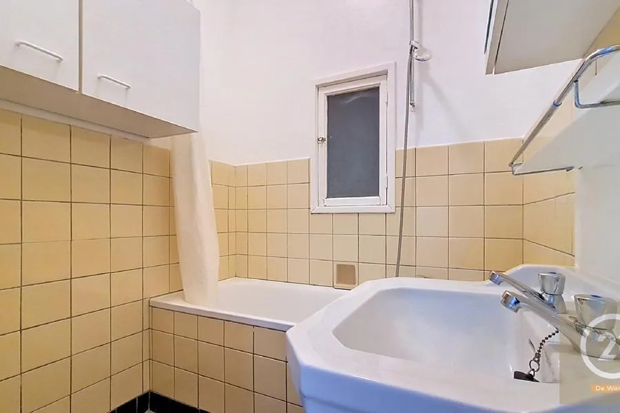 Bathrooms - Bright Apartment with Terrace in Laeken