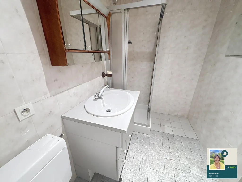 Salles de bain - Studio avec Balcon et Vue Montagne à St-Jeoire