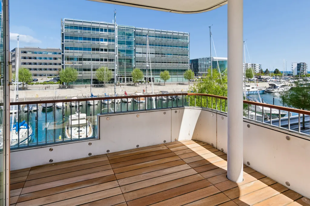 Terrazza - Funkis Apartment with Waterfront Access in Hellerup