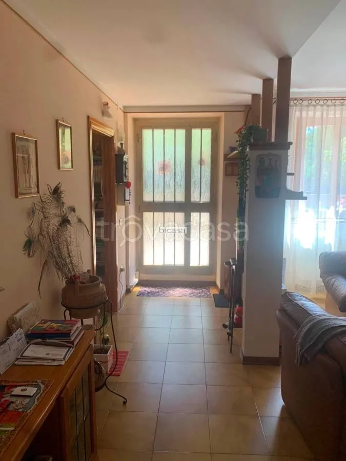 Esik - Apartment with Hill View in Mombaroccio