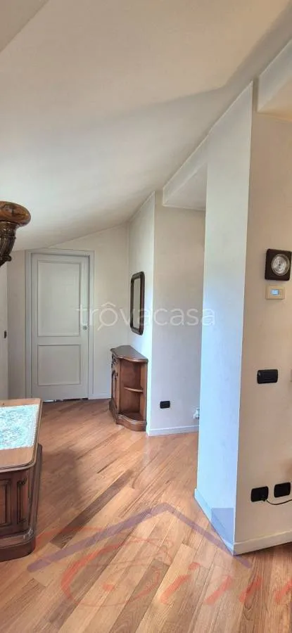 Elutuba - Modern Apartment with Terraces in Lecco Centre