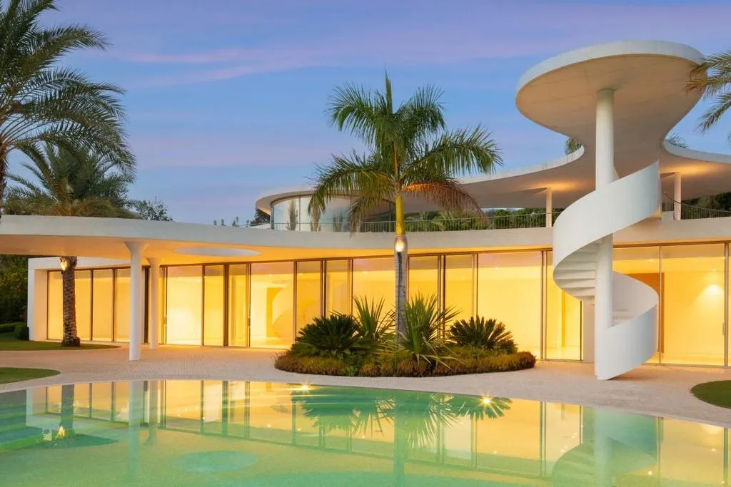 Piscina - Contemporary Villa with Pool in Estepona