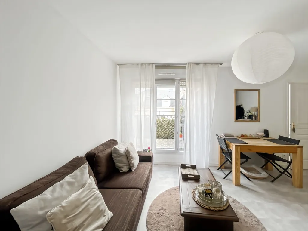 Séjour - Appartement Dernier Étage avec Balcon au Centre de Wissous