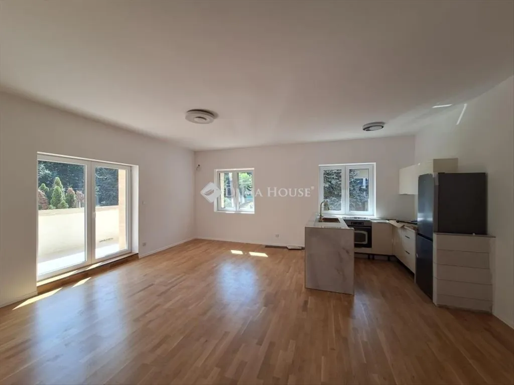 Köök - Modern Apartment with Garden View in Budapest 2nd District