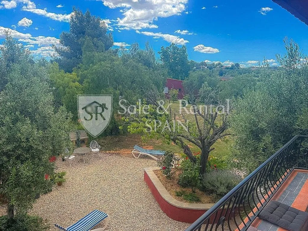 Terrazza - Chalet with Pool and Terrace in Montserrat