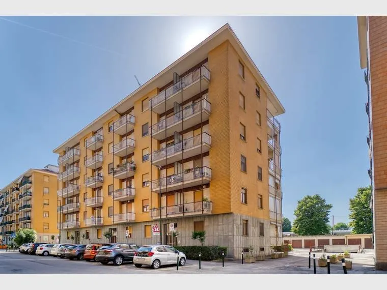 Välivaade - Partially Rented Flat with Balcony in Rivalta di Torino