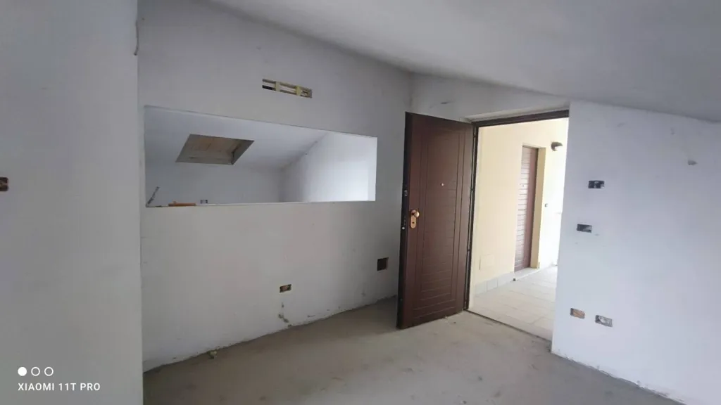 Pièces - Modern Mansard Apartment with Terrace in Neive