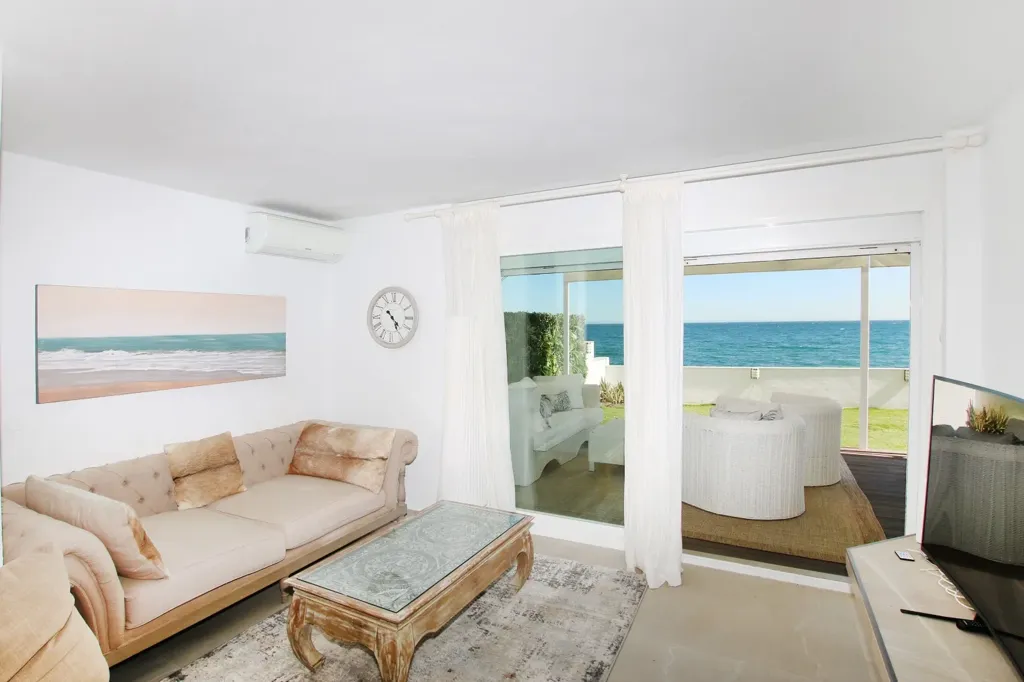 Séjour - Beachfront Duplex with Private Pool in Estepona