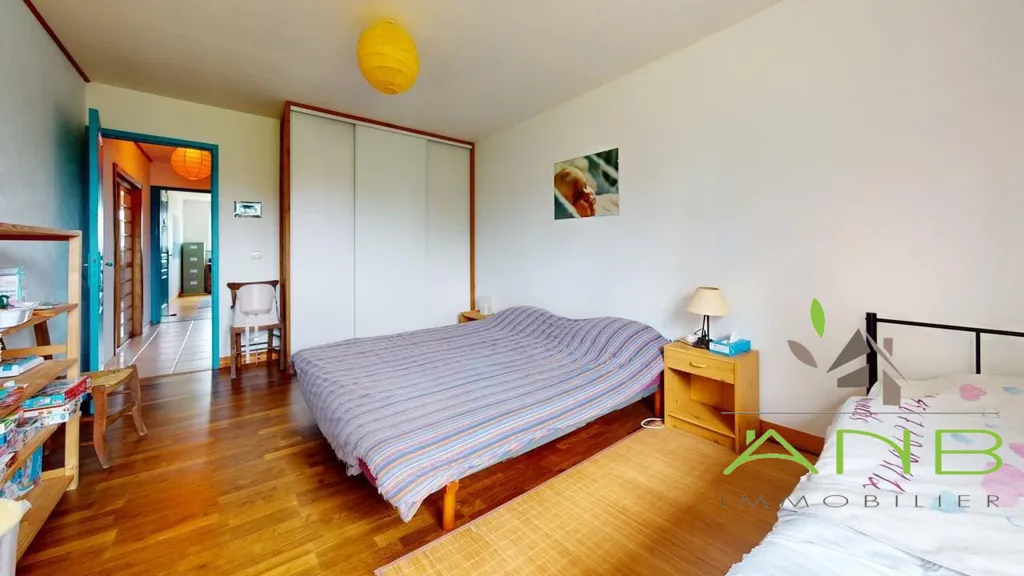 Maison Contemporaine avec Vue Panoramique à Montbron
