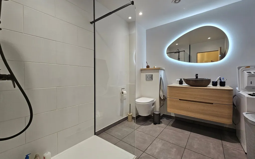 Salles de bain - Appartement Rénové au Calme à Algrange