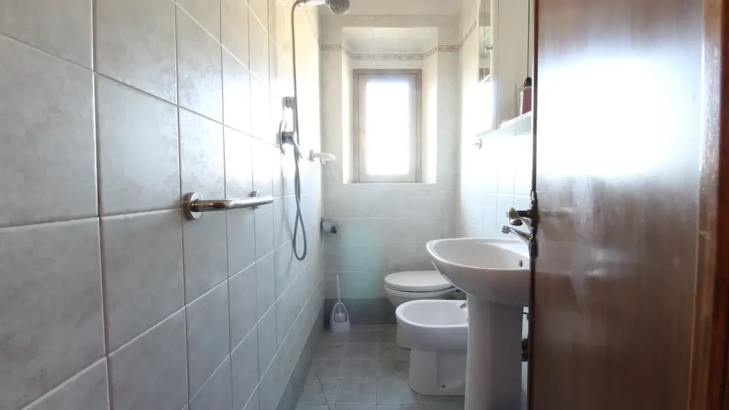 Salles de bain - Rustic Tuscan-Style Apartment in Capraia e Limite