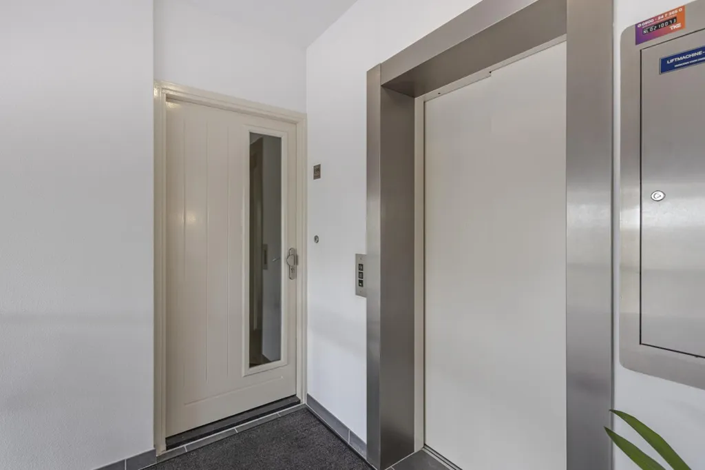 Entrée - Penthouse with River View in Boven-Hardinxveld