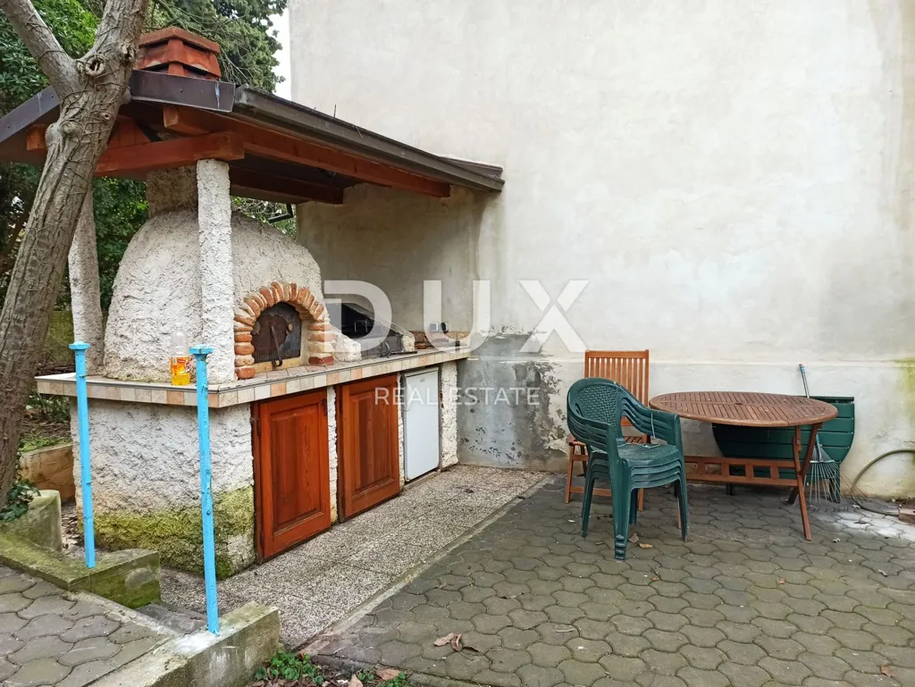 Terrasse - Austro-Hungarian Villa for Renovation near Pula
