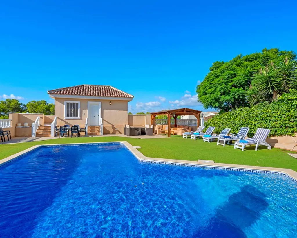 Bassein - Seven-Bedroom Villa with Pool in Ciudad Quesada
