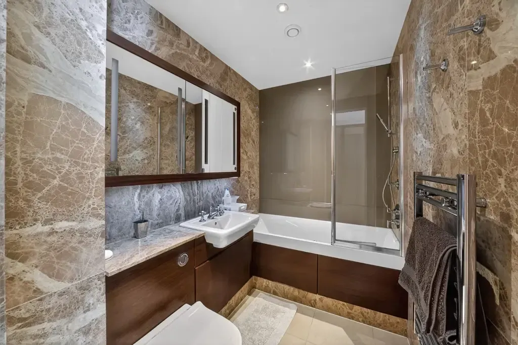 Salles de bain - Bien 3 chambres à London