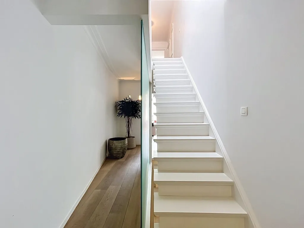 Stanze - Mixed-Use Building with Retail Space in Vrasene