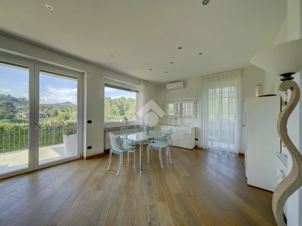 Salle à manger - Panoramic Villa with Pool in Reano